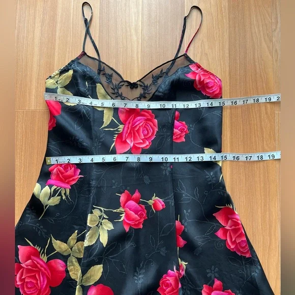 Vintage 90s Victoria’s Secret Silk Rose Chemise M Lace Trim